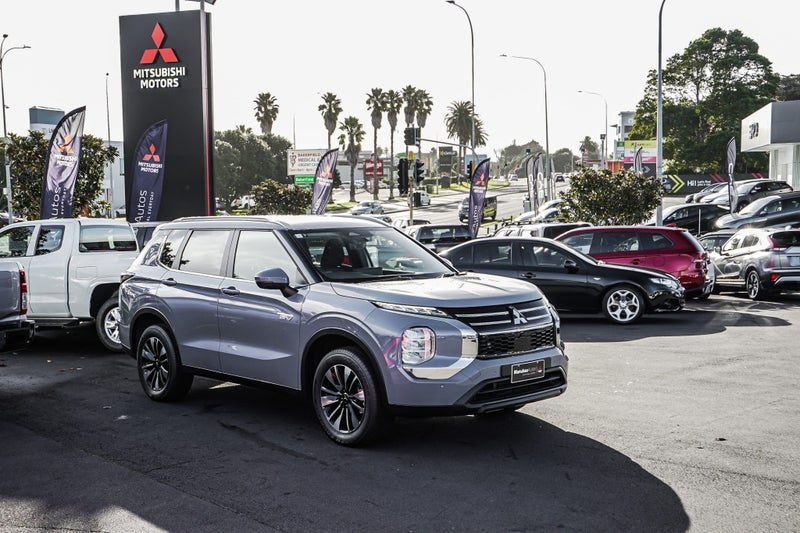 2026 Mitsubishi Outlander PHEV LS 4WD, photo 3