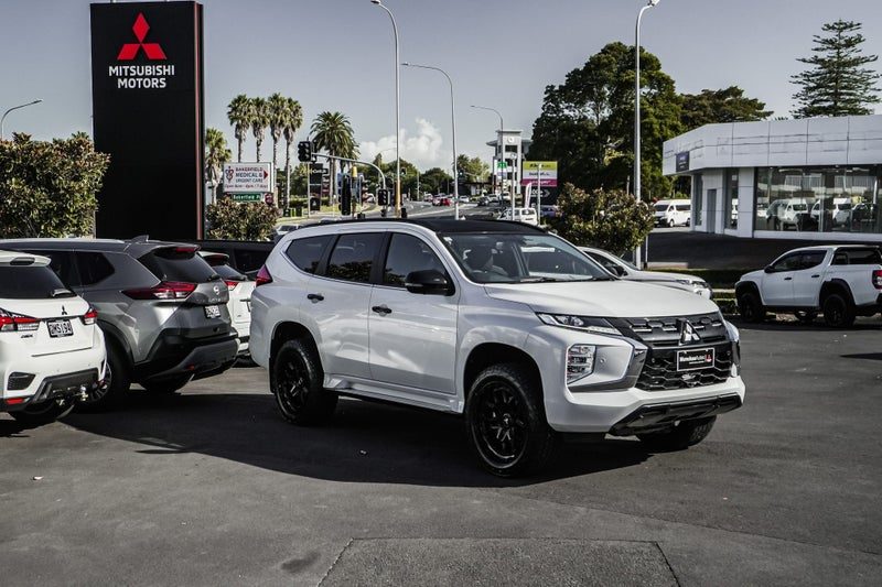 2026 Mitsubishi Pajero Sport VRX Black Edition, photo 3