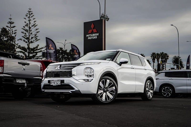 2026 Mitsubishi Outlander VRX 4WD, main photo