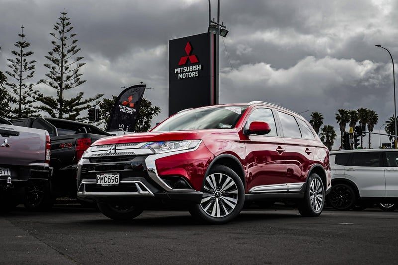 2022 Mitsubishi Outlander LS