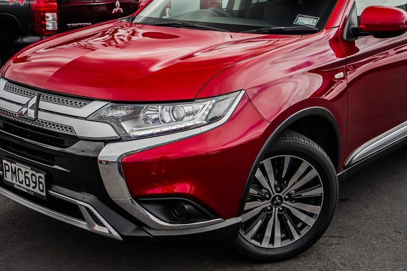 2022 Mitsubishi Outlander LS, photo 2
