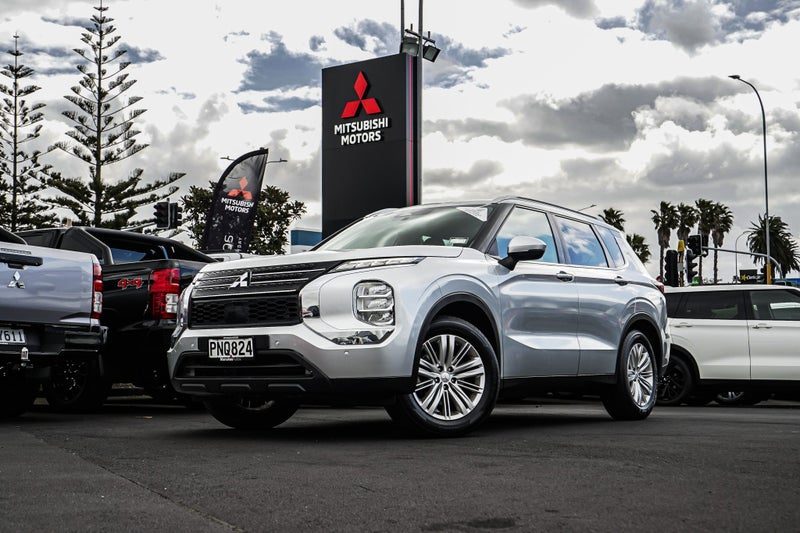 2022 Mitsubishi Outlander LS AWD, main photo