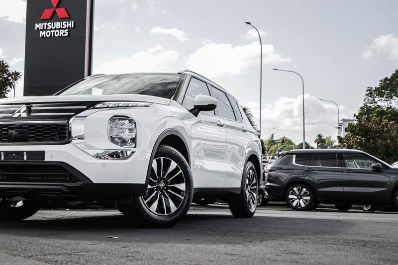 2026 Mitsubishi Outlander LS 2WD, photo 2