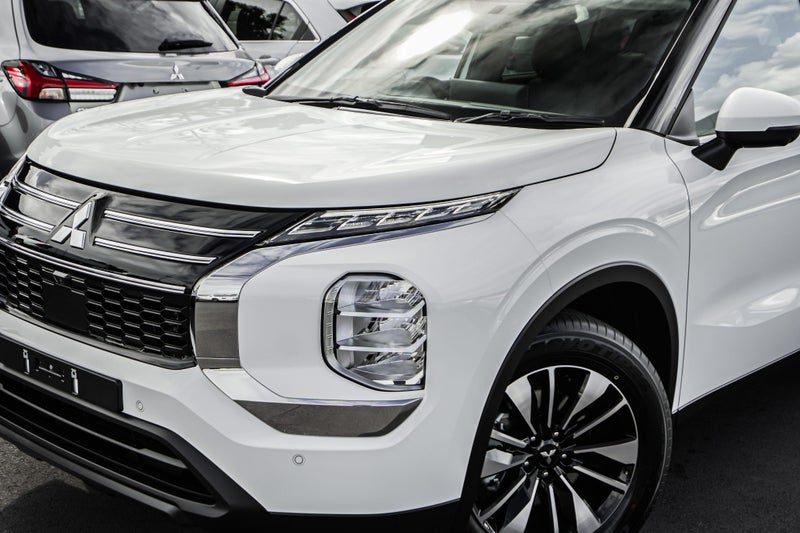 2026 Mitsubishi Outlander LS 2WD, photo 3