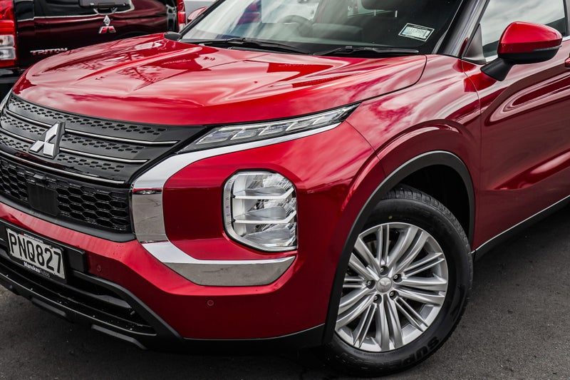2022 Mitsubishi Outlander LS AWD, photo 2