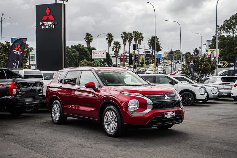 2022 Mitsubishi Outlander LS AWD, photo 3