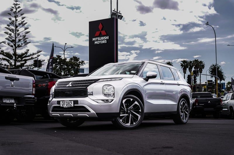 2023 Mitsubishi Outlander XLS 4WD