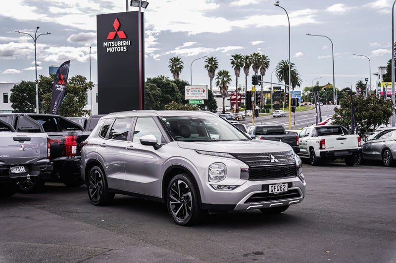 2023 Mitsubishi Outlander XLS 4WD, photo 3