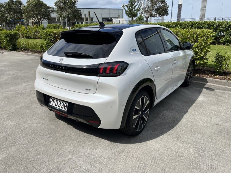 2022 Peugeot 208 GT Electric 50KWH/EV Sunroof, photo 2