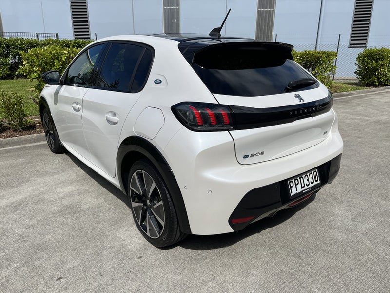 2022 Peugeot 208 GT Electric 50KWH/EV Sunroof, photo 3