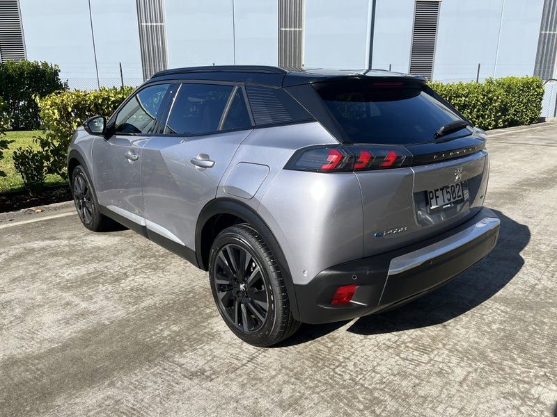 2022 Peugeot 2008 GT Electric 50KWH EV Sunroof, photo 3