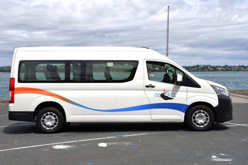 2021 Toyota Hiace ZX Mini Bus only 5,500km, photo 3