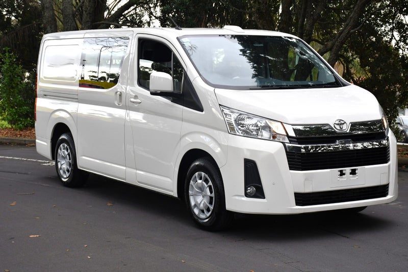 2025 Toyota Hiace ZR GVN 2.8 Diesel 5 Seater, photo 2
