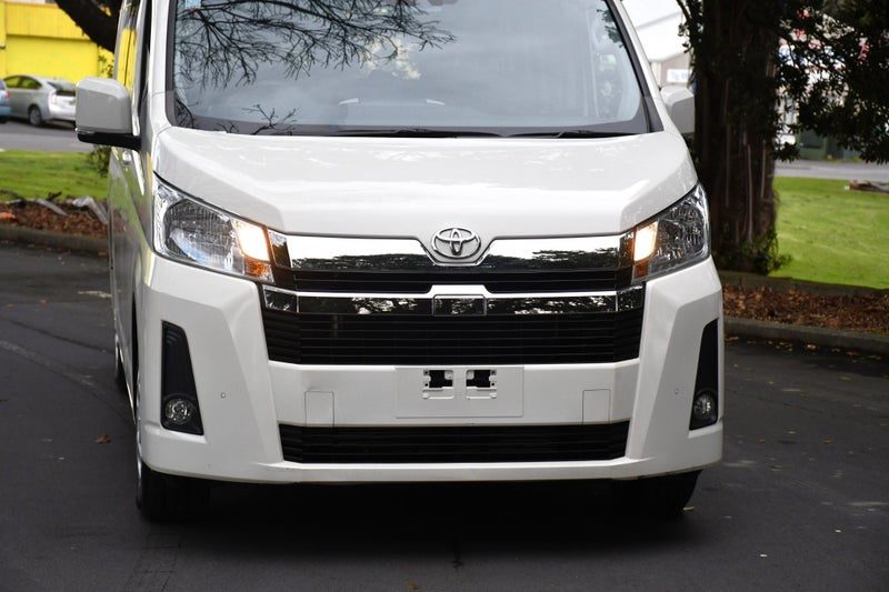 2025 Toyota Hiace ZR GVN 2.8 Diesel 5 Seater, photo 3