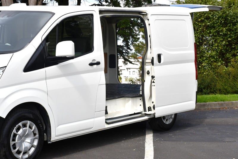 2024 Toyota Hiace ZR GVN 2.8 Diesel Auto, photo 3