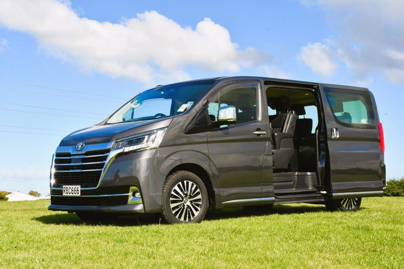 2019 Toyota Granvia LUXURY VX 6 SEATER, photo 3
