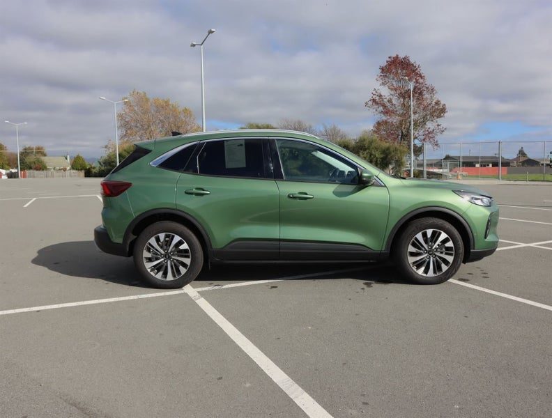 2026 Ford Escape TITANIUM, photo 2
