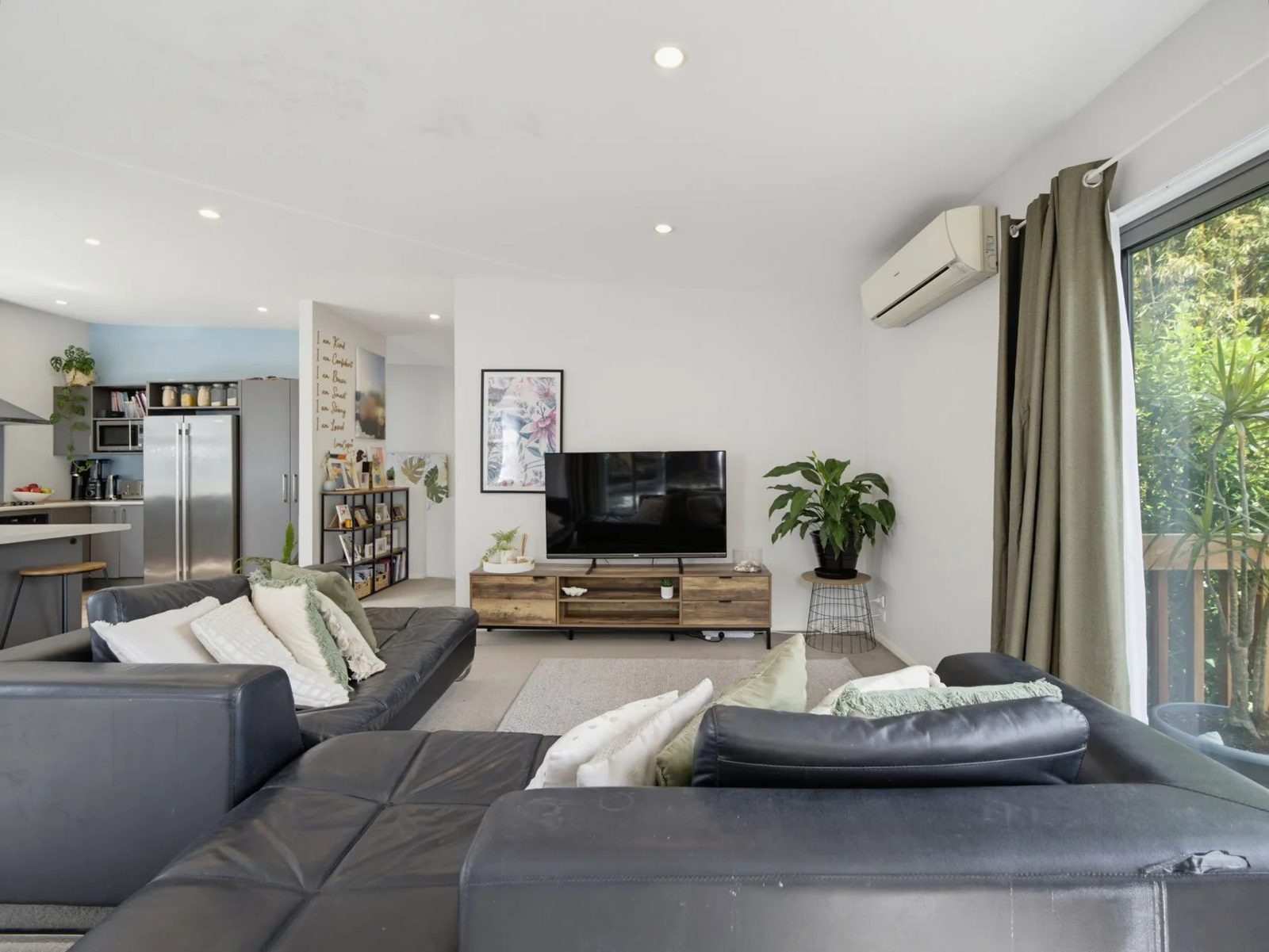 144G Glengarry Road, Glen Eden, photo 3
