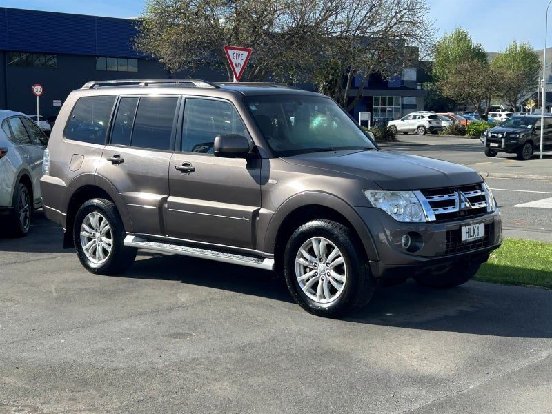 2014 Mitsubishi Pajero GLS, photo 3