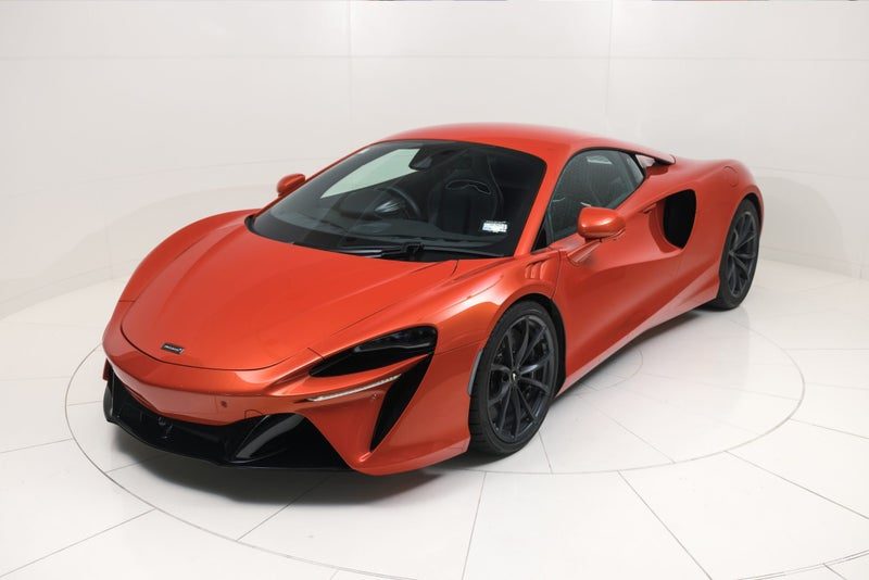 2022 McLaren Artura