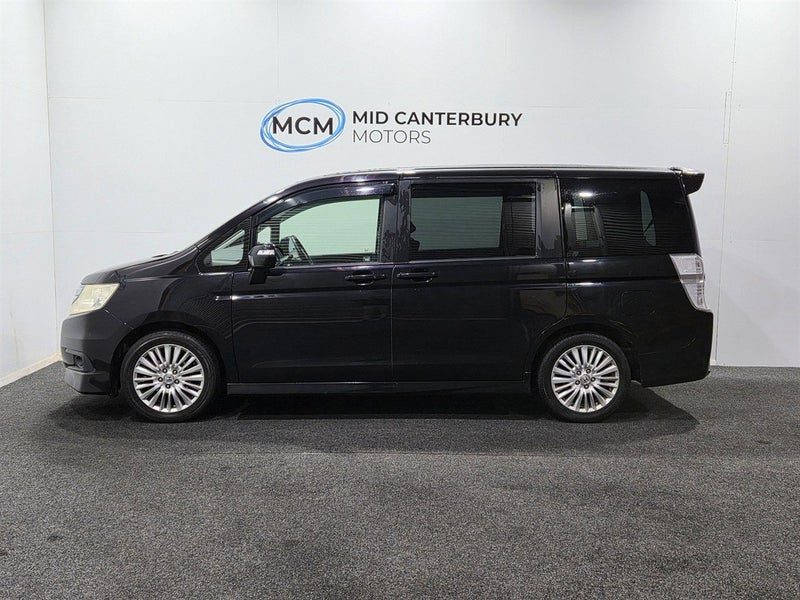 2010 Honda Step Wagon, photo 2