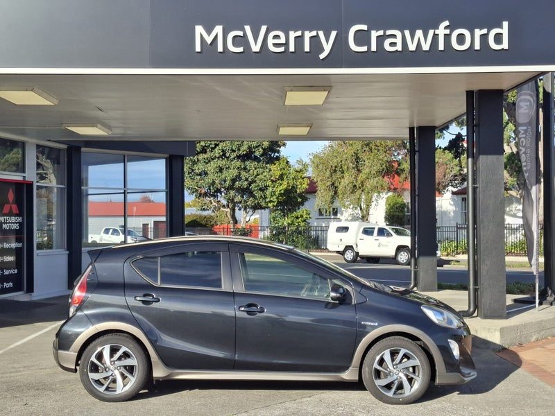 2015 Toyota Aqua X Urban, photo 3