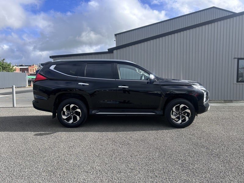 2026 Mitsubishi Pajero Sport VRX 7 Seater, photo 3