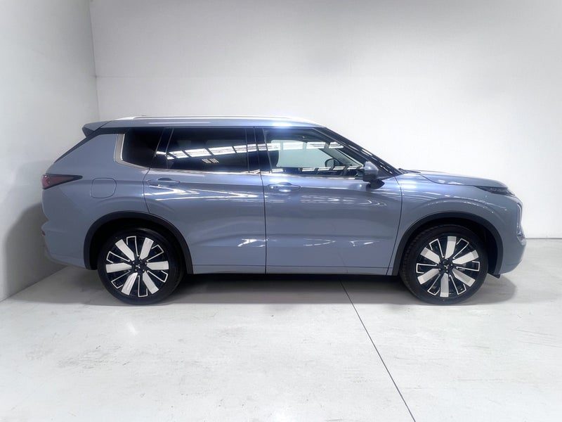 2026 Mitsubishi Outlander VRX 7 Seater, photo 3