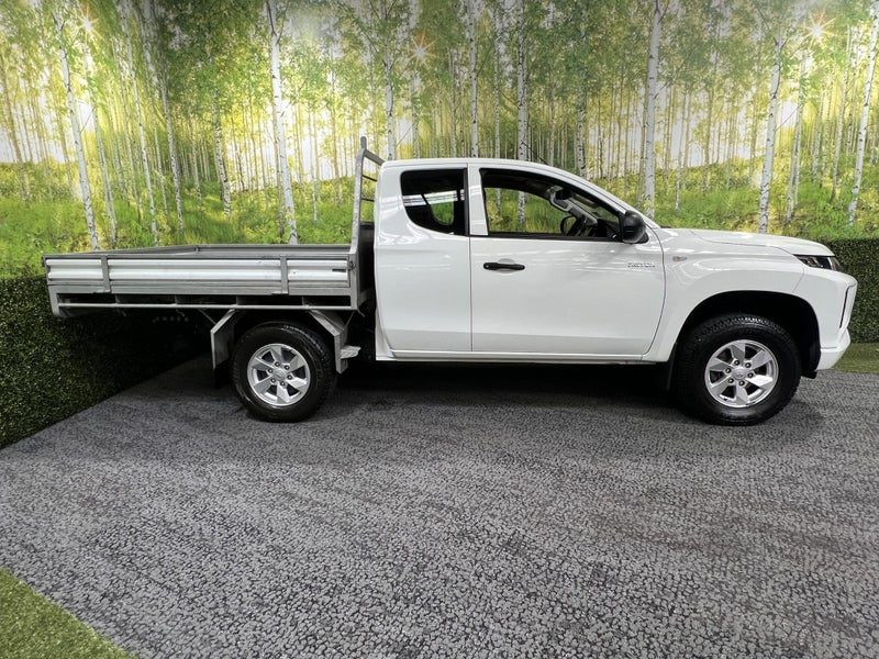 2022 Mitsubishi Triton GLX Club Cab 2.4 4WD AUTO, photo 3