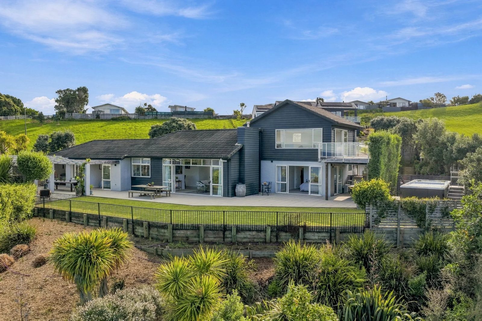 33 Lax Crescent, Leigh, photo 1