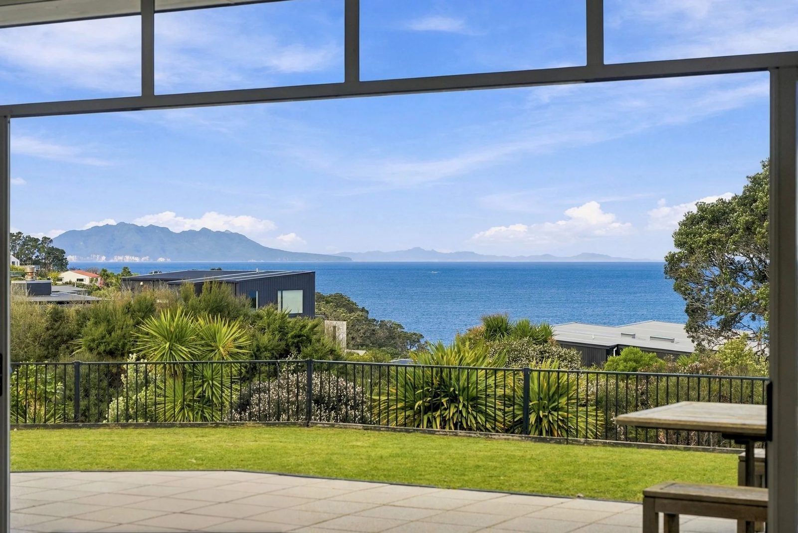 33 Lax Crescent, Leigh, photo 3