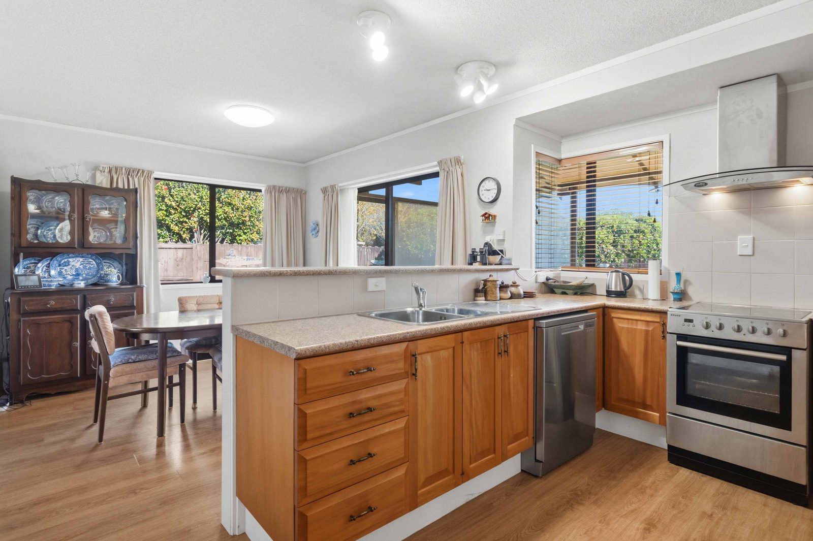 28 Evanda Crescent, Conifer Grove, photo 3