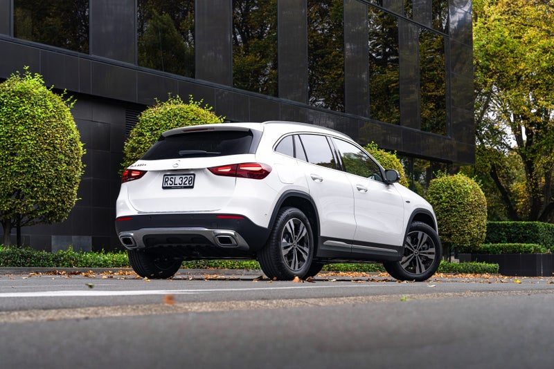 2026 Mercedes-Benz GLA 250 E PLUG-IN HYBRID, photo 2