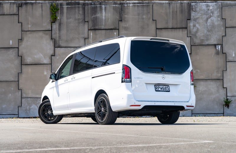 2026 Mercedes-Benz V 250 Luxury 7-Seater, photo 2