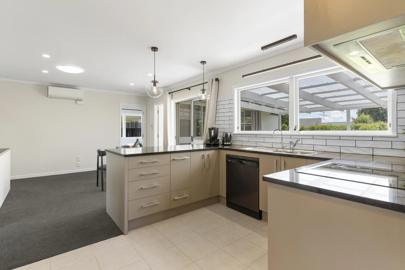 13 Barnhill Crescent, Pahurehure, photo 6