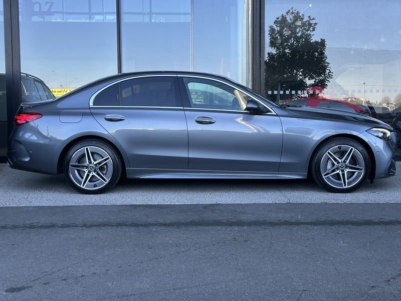 2022 Mercedes-Benz C 350 e PHEV Sedan - NZ New, photo 3