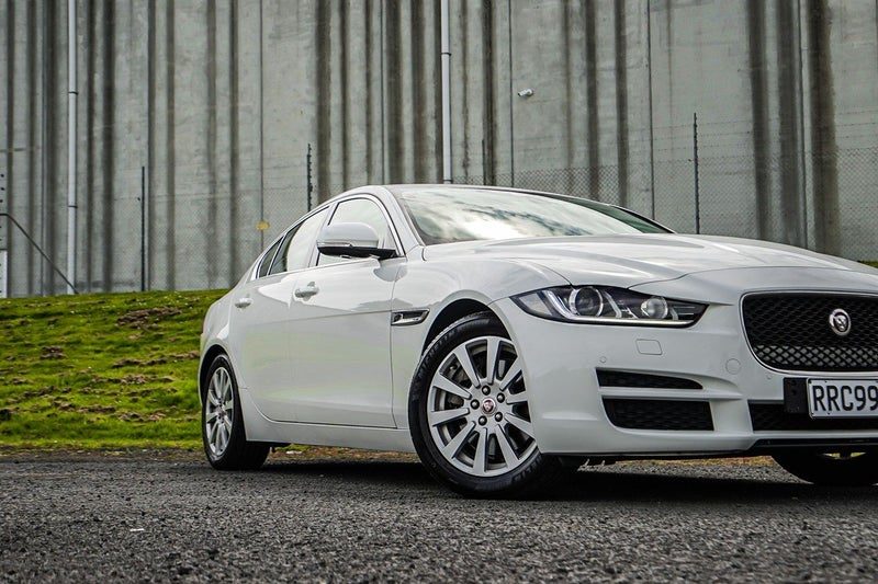 2016 Jaguar XE 20t, photo 2