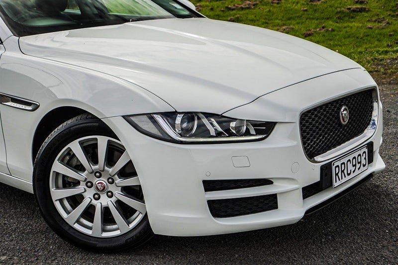 2016 Jaguar XE 20t, photo 3