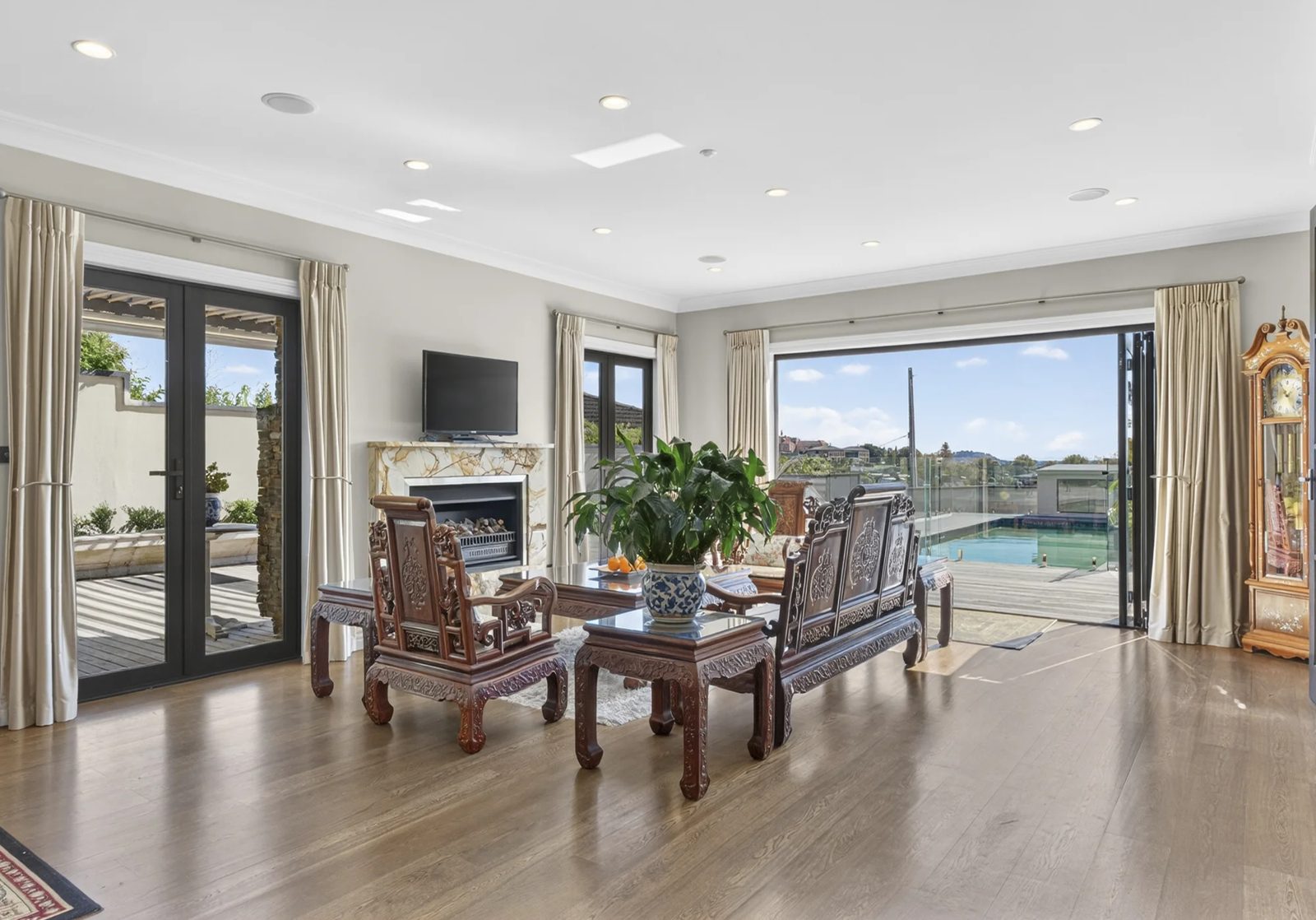 142 Orakei Road, Remuera, photo 3