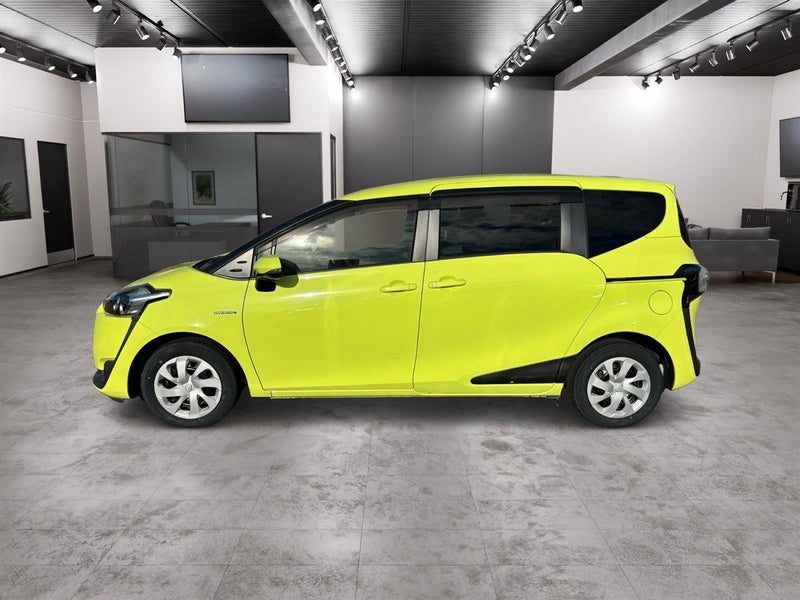 2018 Toyota Sienta Hybrid, photo 3