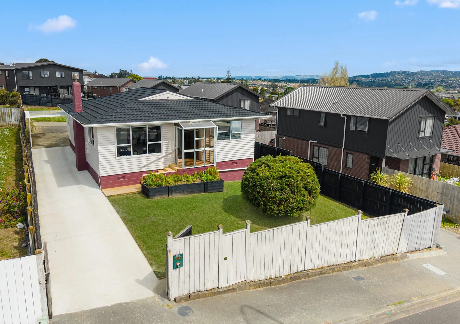 127 Tiverton Road, New Windsor, photo 3