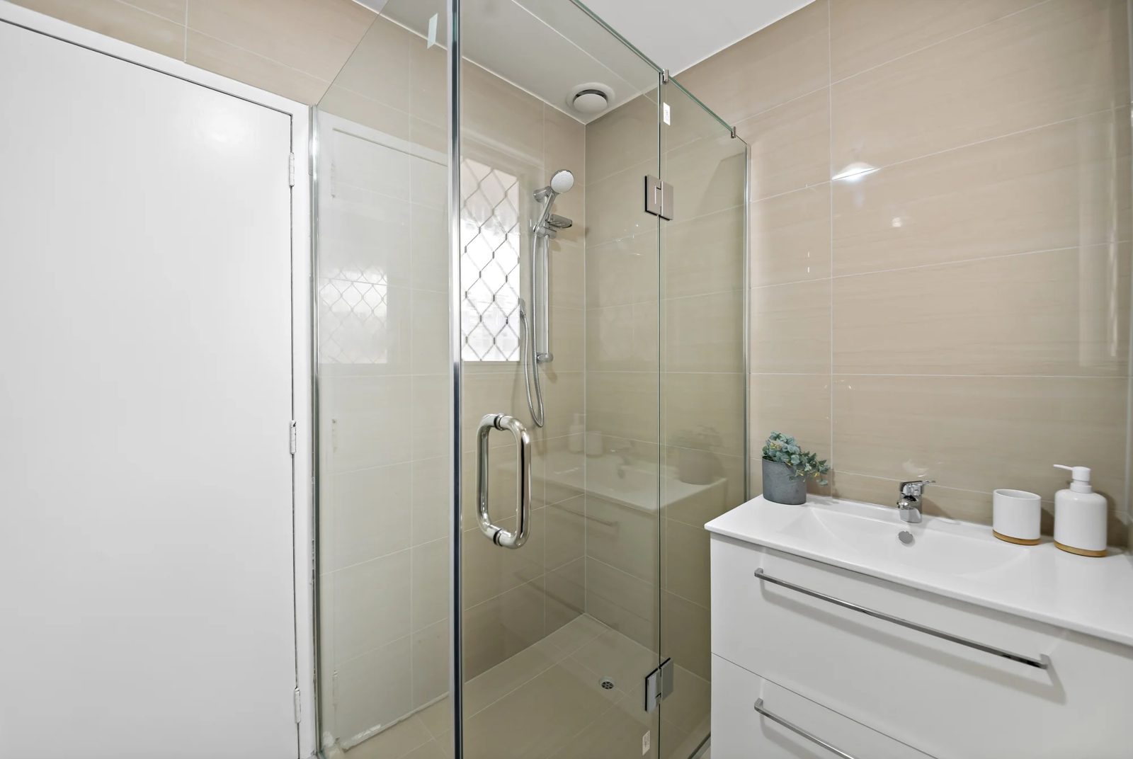127 Tiverton Road, New Windsor, photo 9