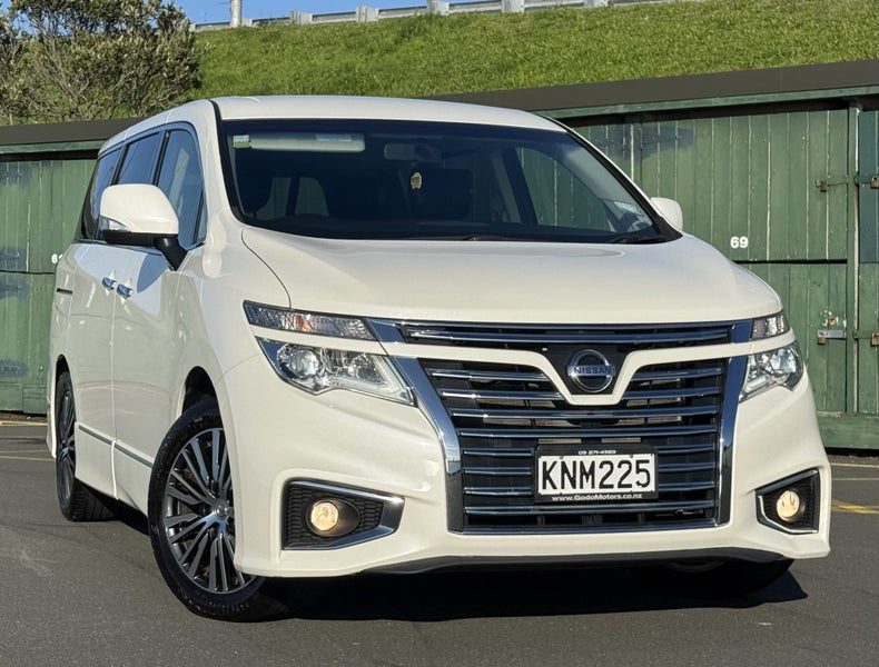 2017 Nissan Elgrand, photo 2