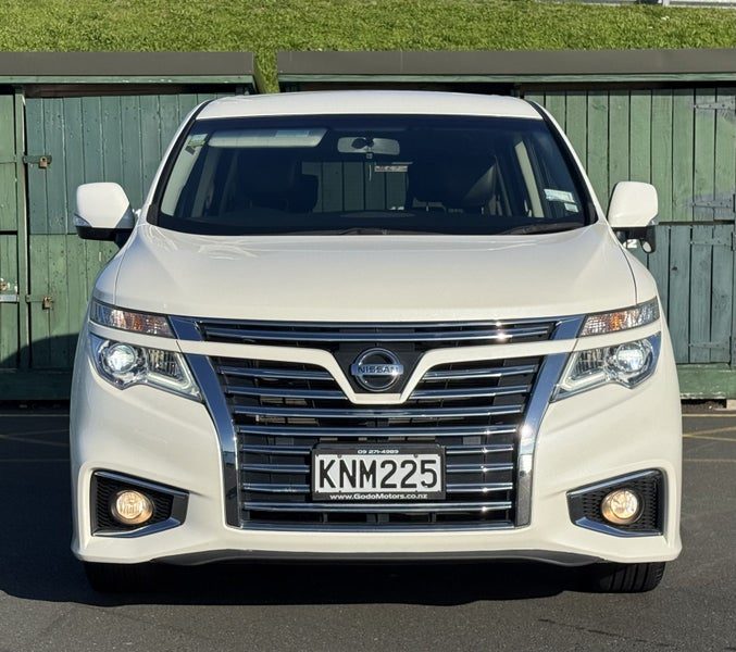 2017 Nissan Elgrand, photo 3