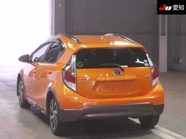 2015 Toyota Aqua X-Urban, photo 2