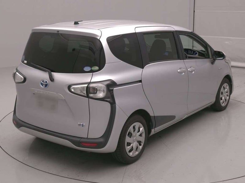 2018 Toyota Sienta Hybrid, photo 2