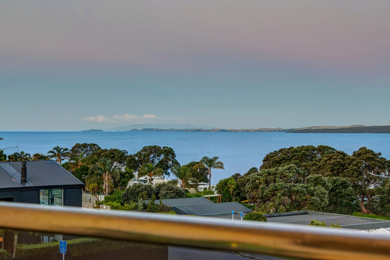 2C/5 The Promenade, Takapuna