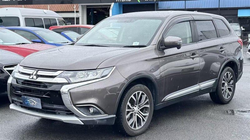 2017 Mitsubishi Outlander 20G 7 Seater, photo 3