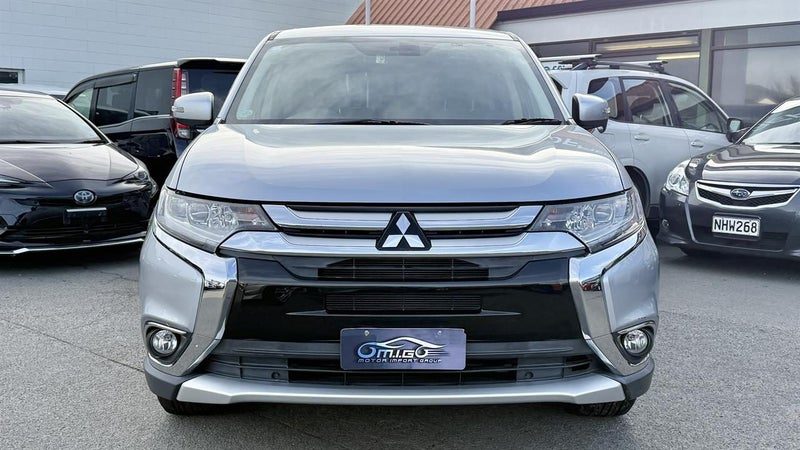 2016 Mitsubishi Outlander 7 Seater, photo 2