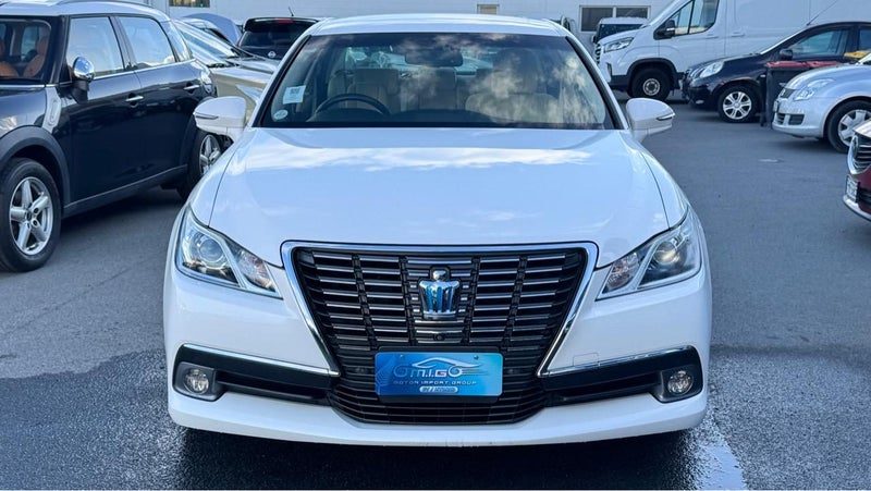 2013 Toyota Crown Hybrid, photo 3